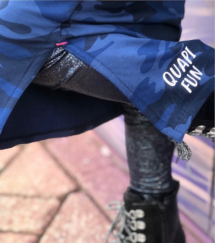 quapi, fake fur jas, blauwe longdress, armyprint, quapi fun, glitterlegging, zwarte booties