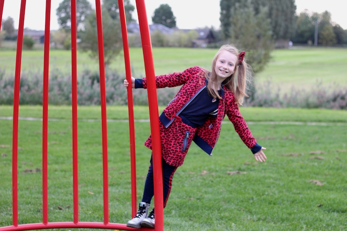 claesens outfit, trendy claesens, rode luipaardprint, rode rok, zilveren booties