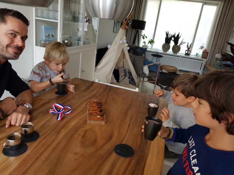 gezonde sinterklaasrecepten, e-book gezonde sint, sinterklaas lekkernijen bakken, gezond bakken, suikerloos bakken, bakken suikervrij, gezonde leefstijl, gezond bakken, gezond snoepen