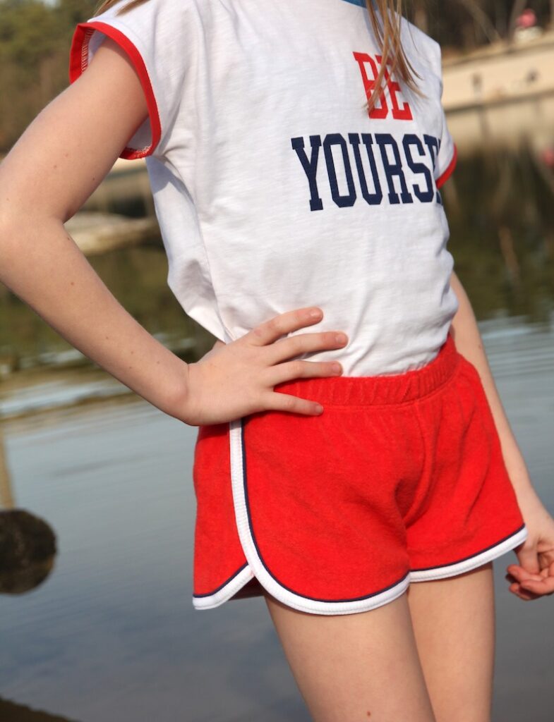 rode shorts, badstof shorts, claesen's review, claesen's zomercollectie, claesen's meisjes, quote shirt