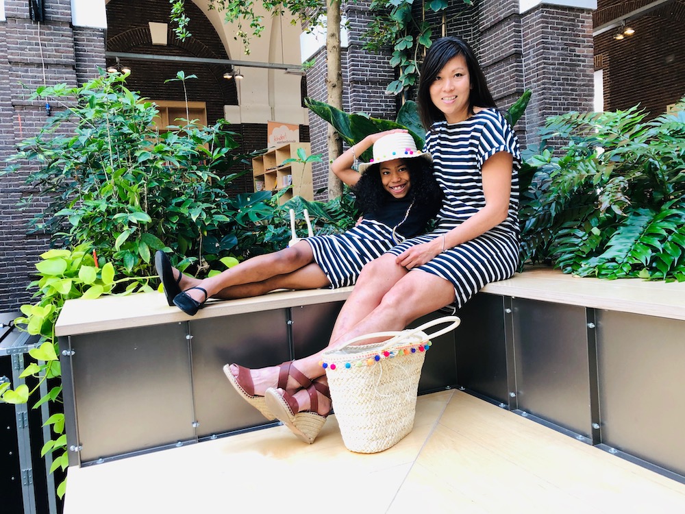 twinning tassen, rieten hoed, twinning jurkjes, moeder dochter mode