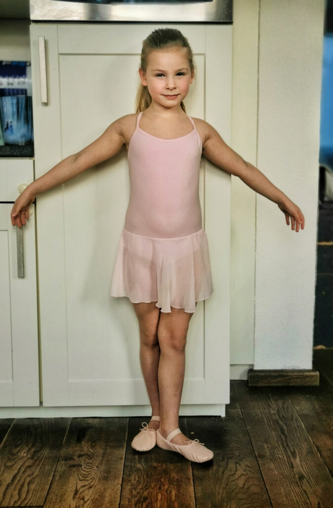 ballet meisjes, mijn dochter wil op ballet, balletpakjes, roze tutu, roze balletpakje, girlslabel, meisjesdingen