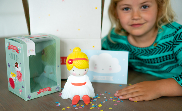 nachtlampje meisje, nachtlampje fee, nachtlampje elfje, kinderlamp, kindernachtlampje, a little lovely company, lampje feetje, girlslabel review, meisjeskamer