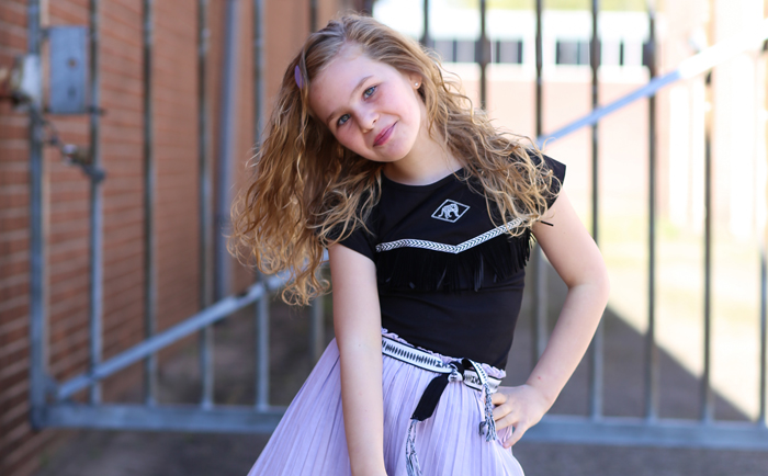 TOPtim, TOPitm kidwear, hippe meidenkleding, tienerkleding, girlslabel, kindermode review, topitm review, topitm online kopen, meisjesmodeblog, meisjesmode zomer 2021, lila meisjeskleding. lila