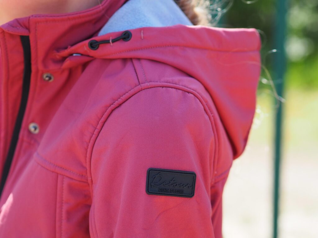 retour jeans jas details