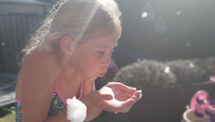 bellenblaas, bellenblaas vlek, hoe krijg je een bellenblaas vlek uit je kleding